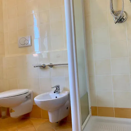 Orange Apt Sirmione