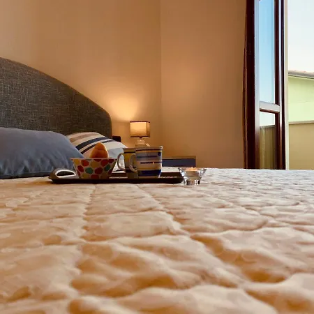 Orange Apt Sirmione Apartment